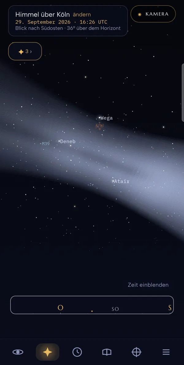 Constellations: Nachthimmel mit Milchstraße und den Sternen Wega, Deneb und Atair